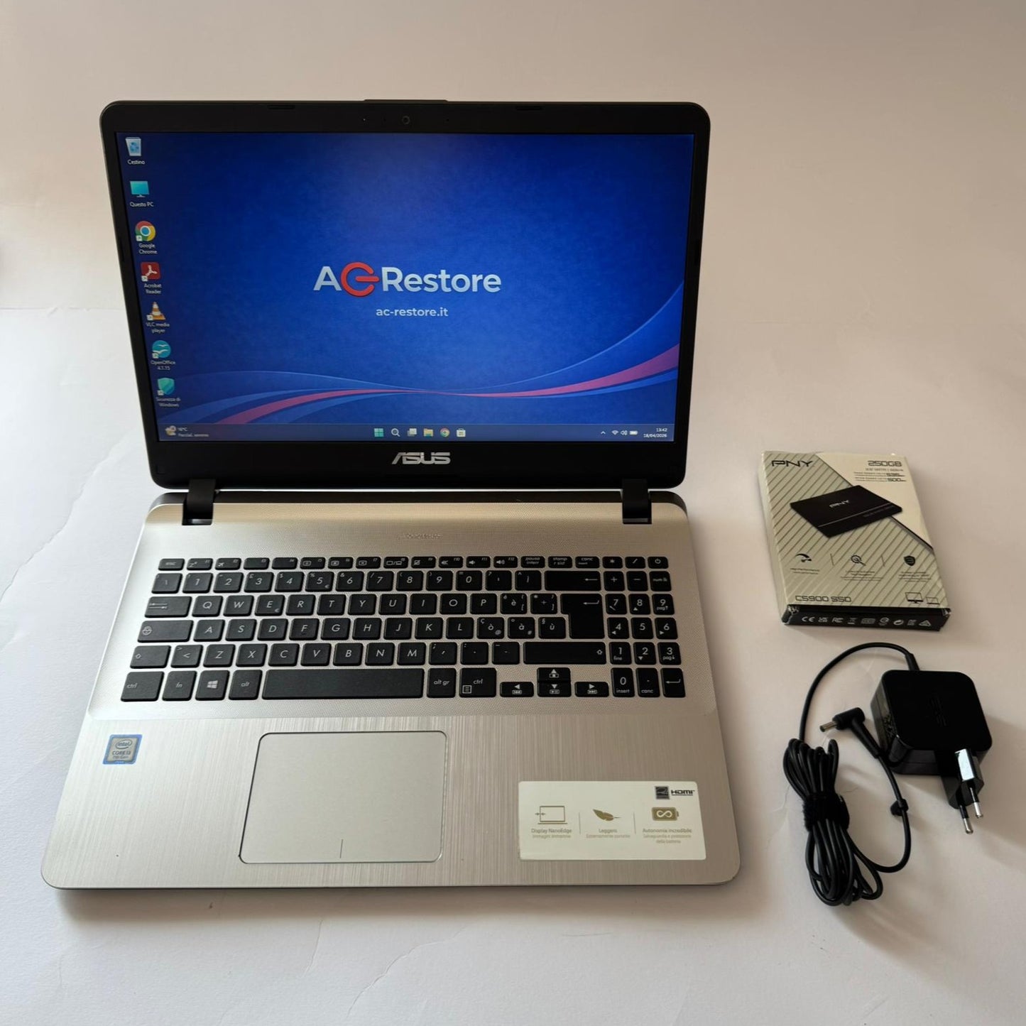 Notebook Asus Vivobook 15.6" | i3 7020u | 8GB | SSD 250GB | W11 - Grado A