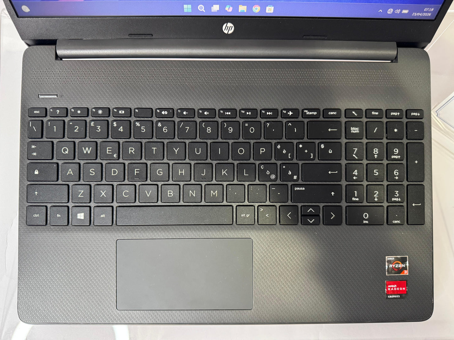 Notebook HP 15.6" | Ryzen 3 | 12GB | SSD 256GB | Vega 3 | W11 - Grado A